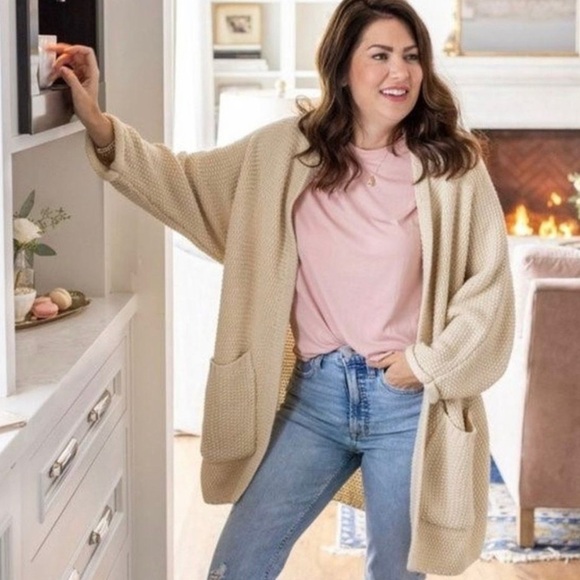 The Skinny x Jillian Harris O/S Chunky Knit
Oversized Slouchy Erinn Cardigan - Picture 4 of 10